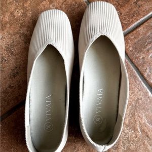 Vivaia Square-Toe V-Cut Flats (Margot 2.0)